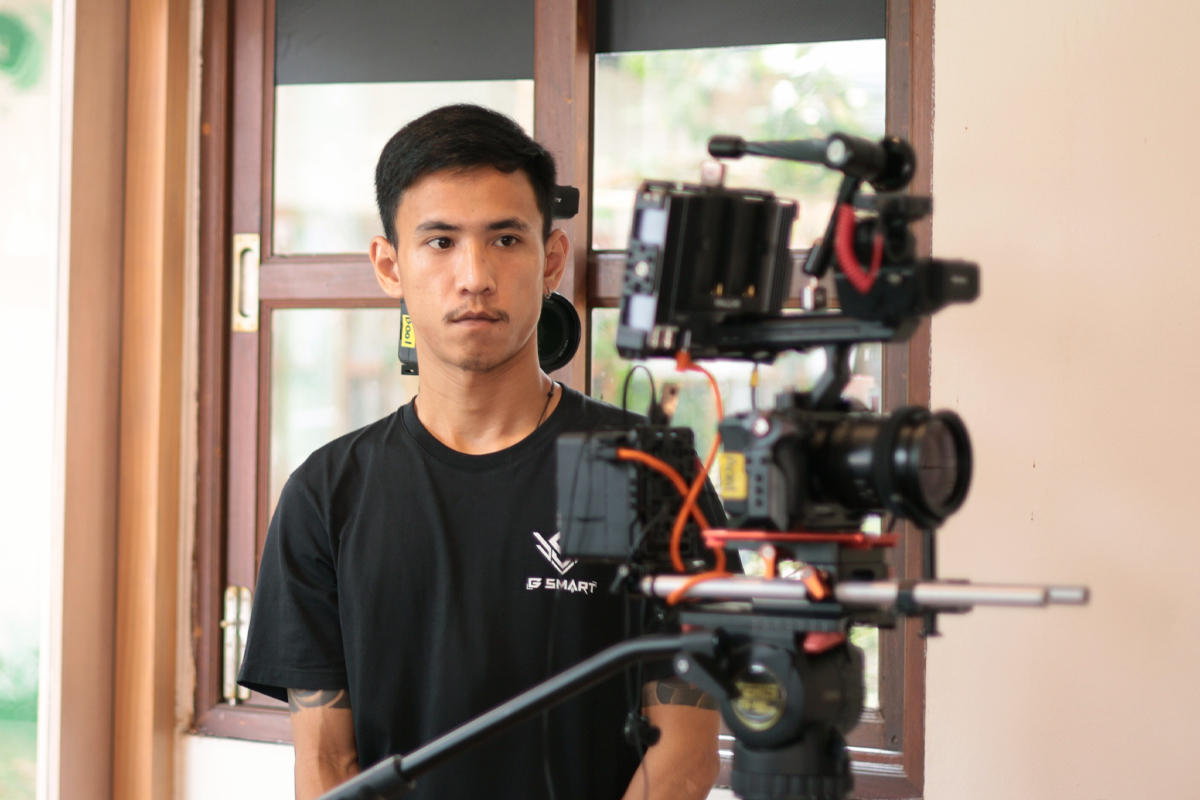 การผสมผสานระหว่างเสียงและดนตรีในโฆษณา: การเลือกเพลงและเสียงประกอบที่มีผลต่อการสร้างแบรนด์