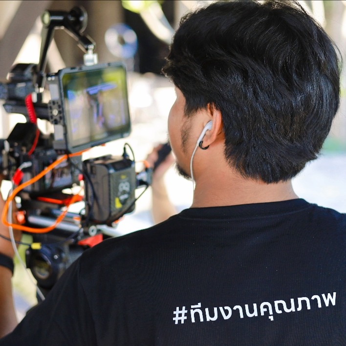 เบื้องหลังการถ่ายแบบ: การทำงานของทีมงานสร้างสรรค์